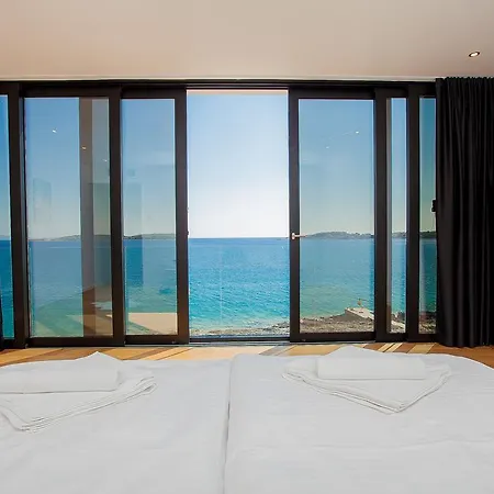 Primo Villa *