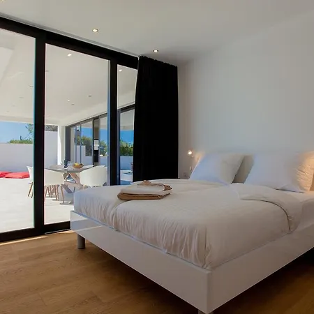 Primo Villa *