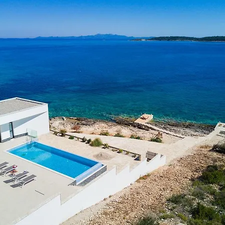 Primo Villa *