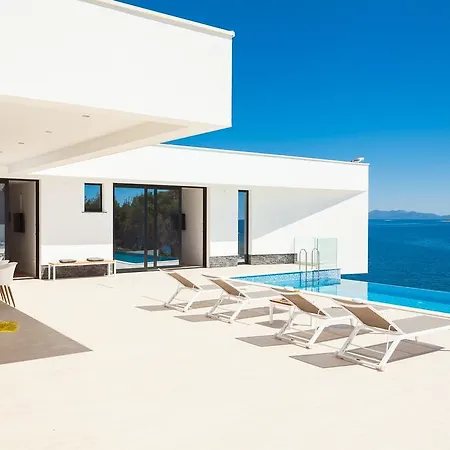 Primo Villa Vela Luka