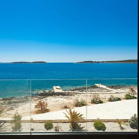 Primo Villa Vela Luka